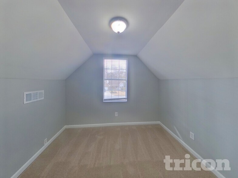 Building Photo - 210 Pebble Creek Dr