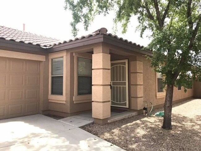 Building Photo - 3-bedroom, 2-bath on oversized lot