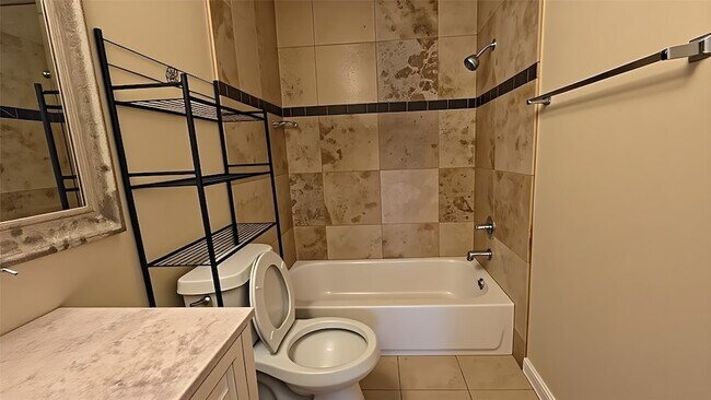 Building Photo - 7400 Bellerive Dr