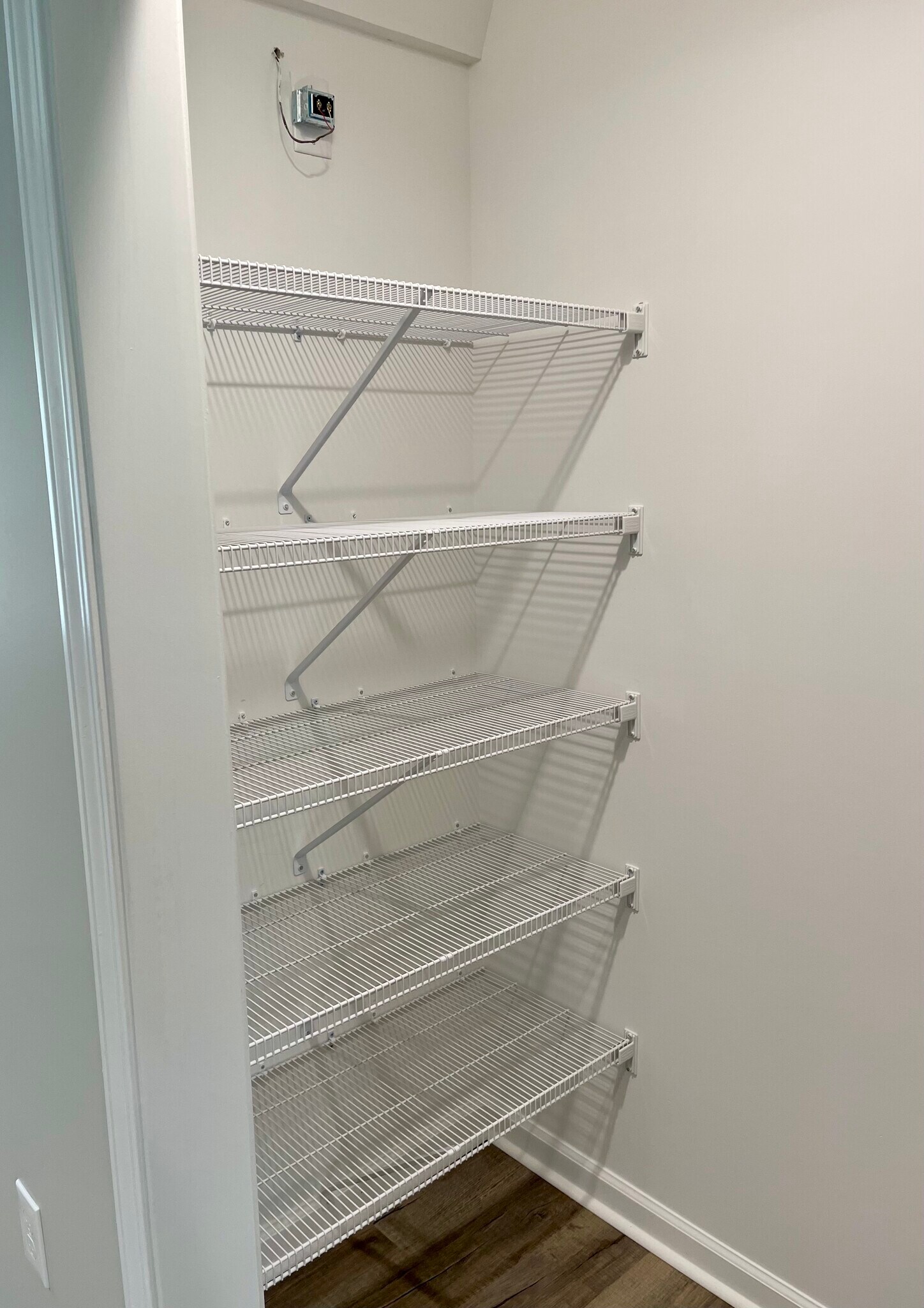 Pantry w/plenty of shelving and storage - 2225 Kenwood Blvd SE