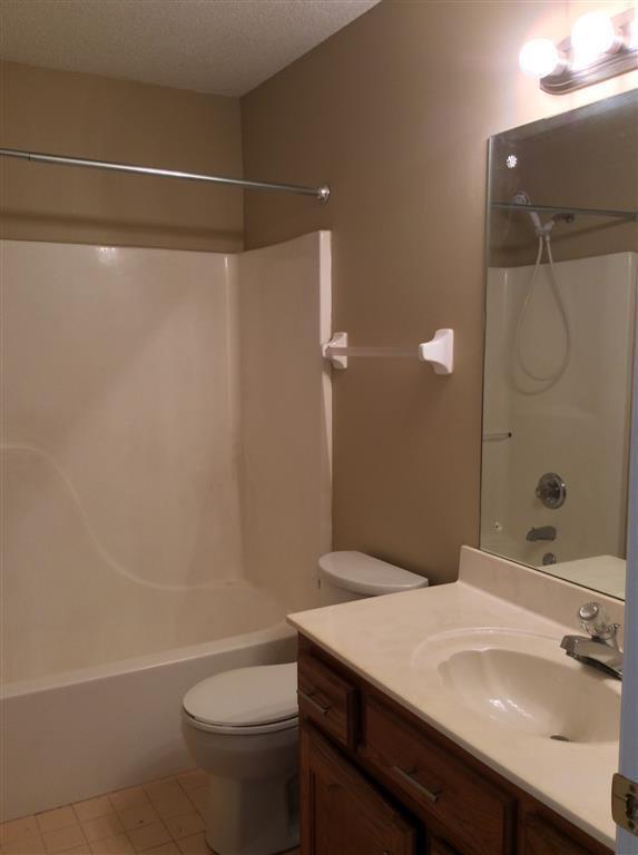 Building Photo - 3BD/2BA Home in Bartlett. Pets Welcome!