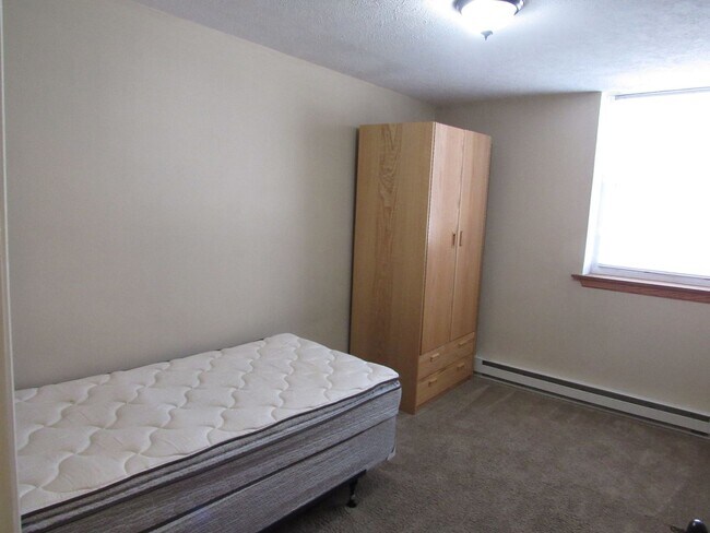 Building Photo - 1100 RES