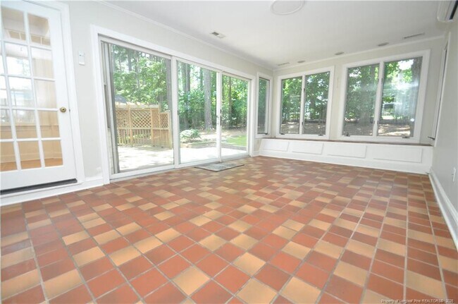 Building Photo - 6121 Chowning Ct