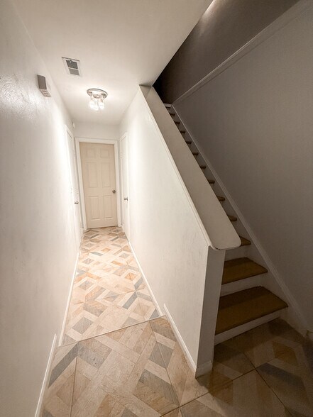 Building Photo - 1073 Chinquapin Ln