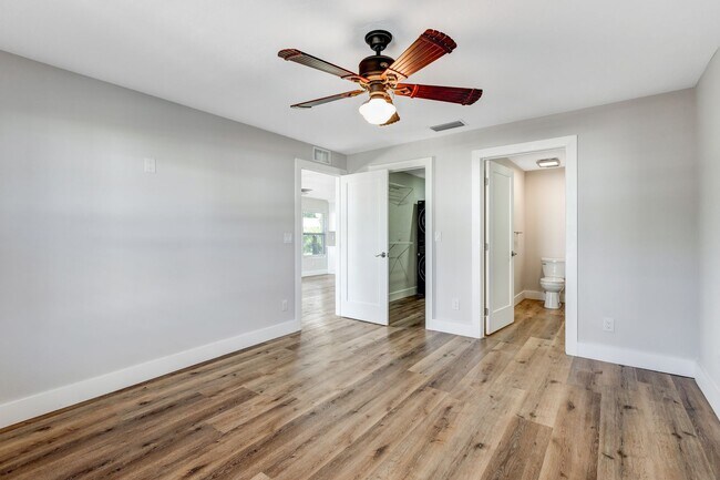 Building Photo - ** NEAR DOWNTOWN ** 2 BED / 2 BATH CONDO -...