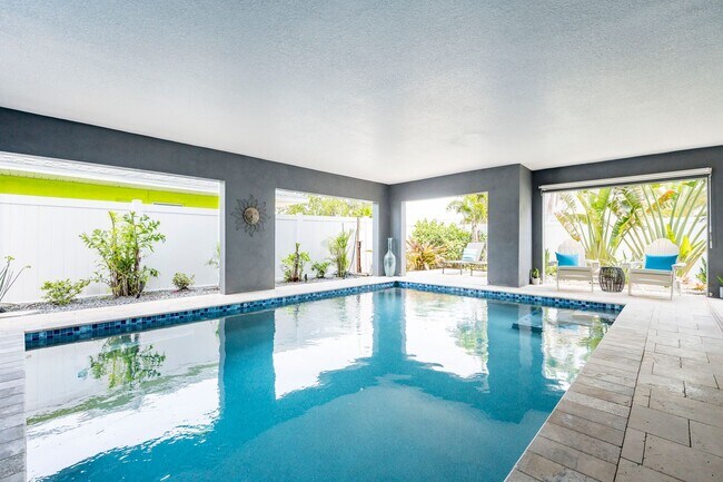 Building Photo - Fully Furnished + Utilities Included Beach...