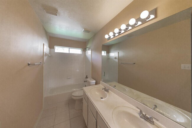 Building Photo - 24523 Rathford Ct