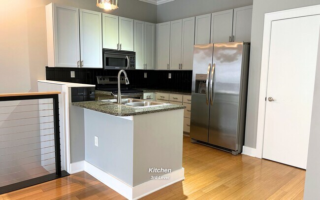 Building Photo - 129 Walnut St