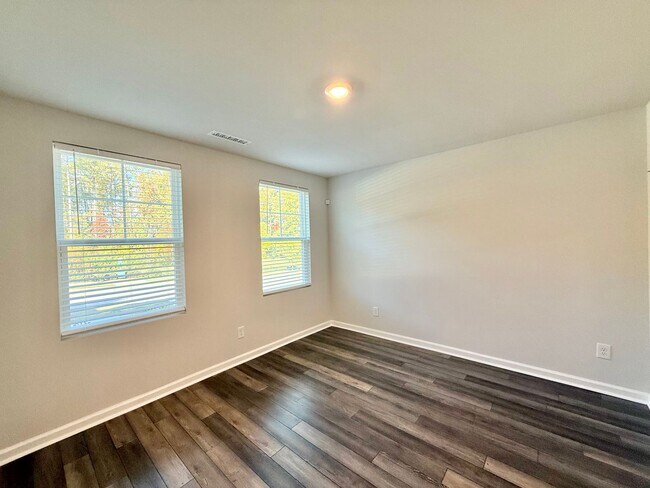 Building Photo - Stunning 3BD, 2.5BA Raleigh Townhome with ...