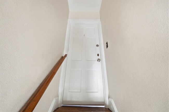 Building Photo - Charming Covedale Duplex