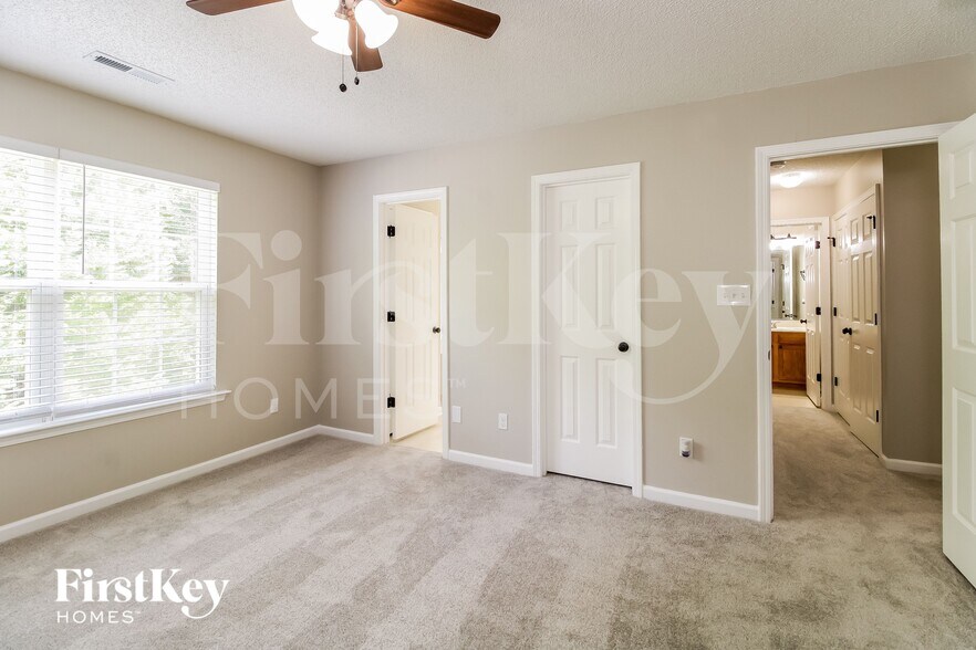 Building Photo - 6063 Parkside Cir