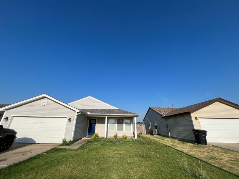 Building Photo - 1713 Eagle Dr
