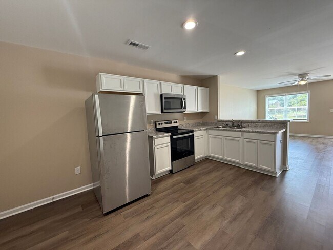 Building Photo - Nice  2 Bedroom, 2 bath duplex.