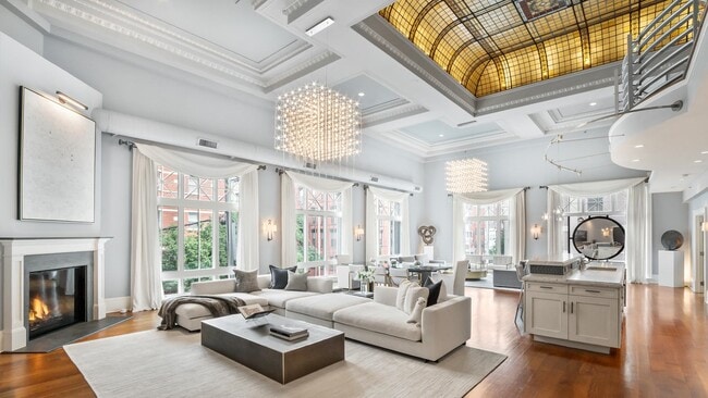 Primary Photo - 313 1st St