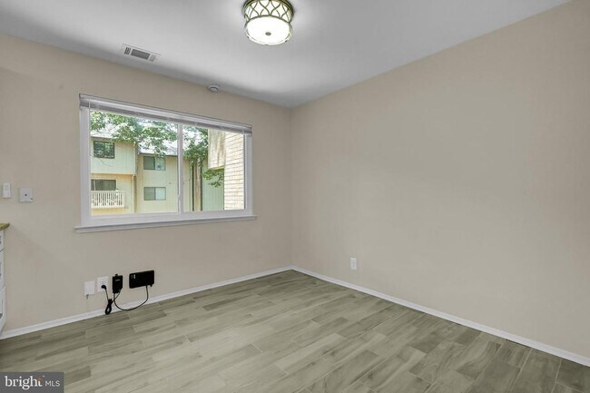 Building Photo - 2665 Glengyle Dr