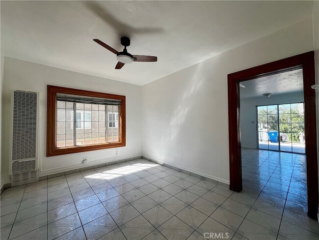 Building Photo - 609 Camulos St