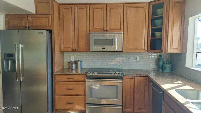 Building Photo - 459 E Marigold Ln