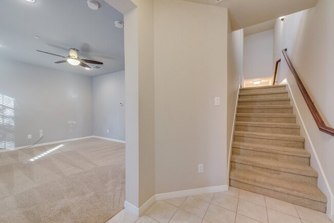 Building Photo - Charming Townhome in Addison