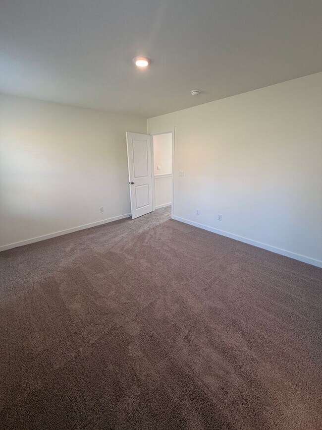 Building Photo - 7033 Randleman Dr