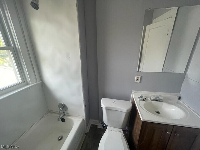 Building Photo - 3790 E 146th St