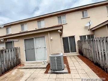 Building Photo - 7692 N Southwood Cir