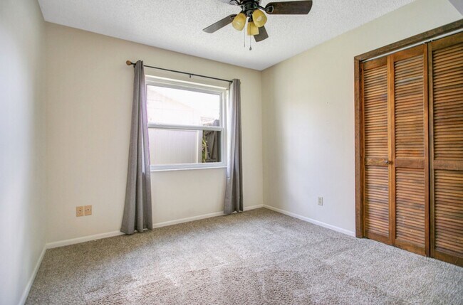 Building Photo - 137 Peppertree Dr