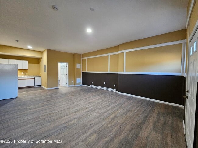 Building Photo - 119 N River St