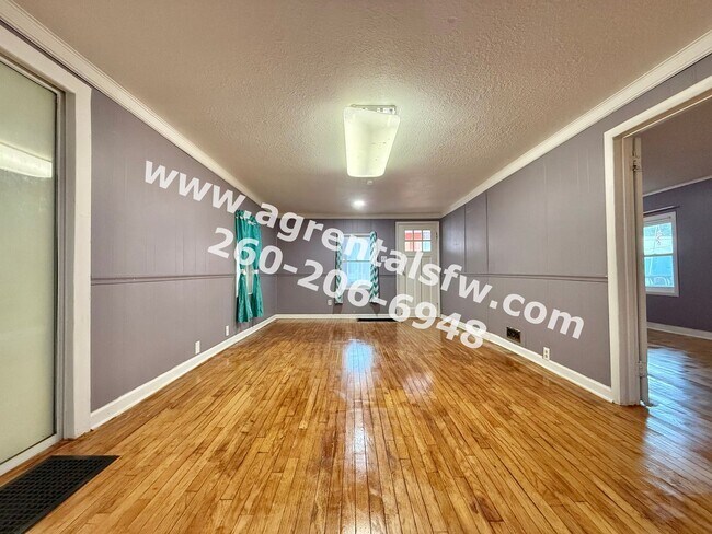 Building Photo - 2122 Olladale Dr