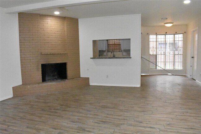 Building Photo - 10427 Huntington Wood Dr