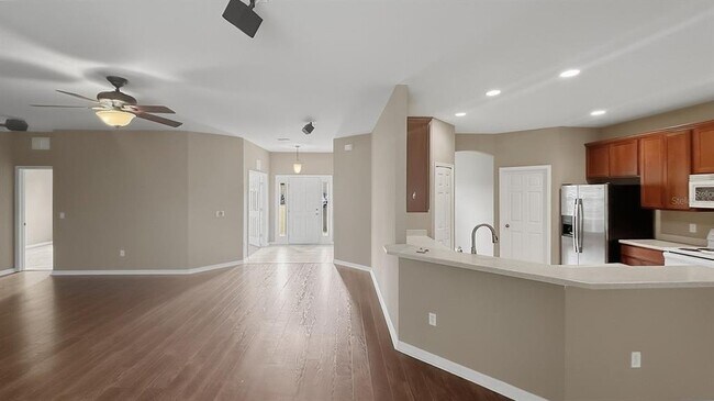 Building Photo - 3033 NE 27th St