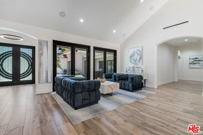 Building Photo - 17520 Embassy Dr