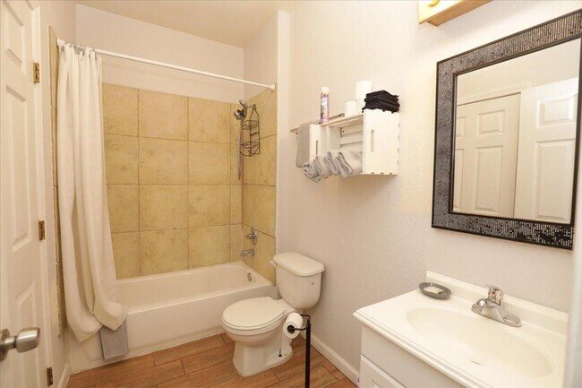 Building Photo - 13121 Vickery St