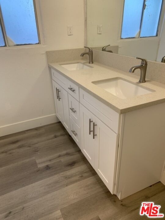 Building Photo - 627 W 79th St