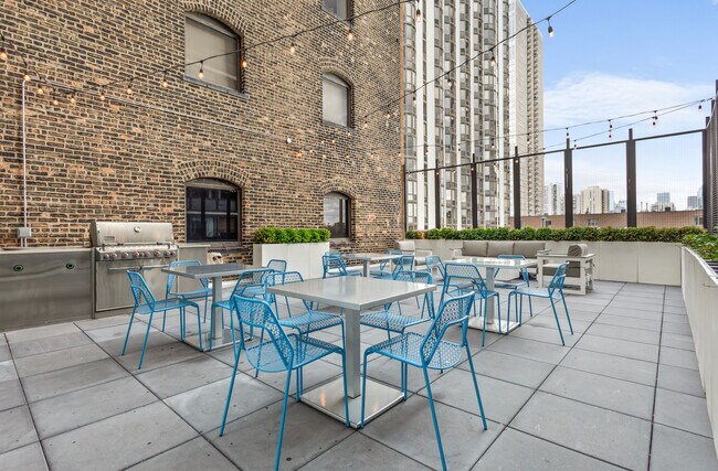 Building Photo - 1749 N Wells St