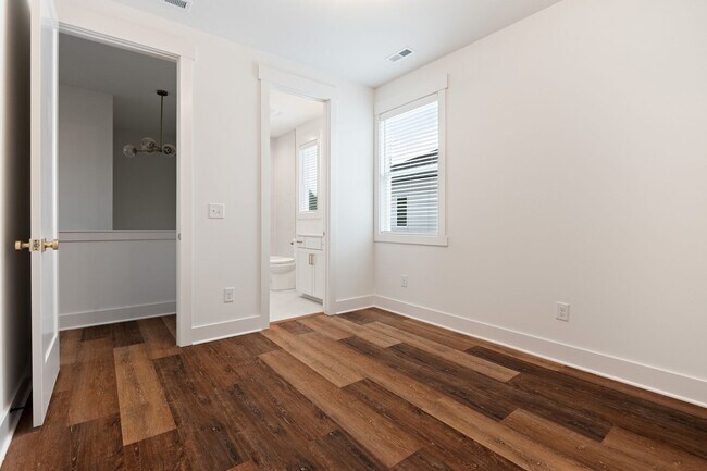 Building Photo - Modern 4-bedroom, 4-bathroom Home in Durham, NC