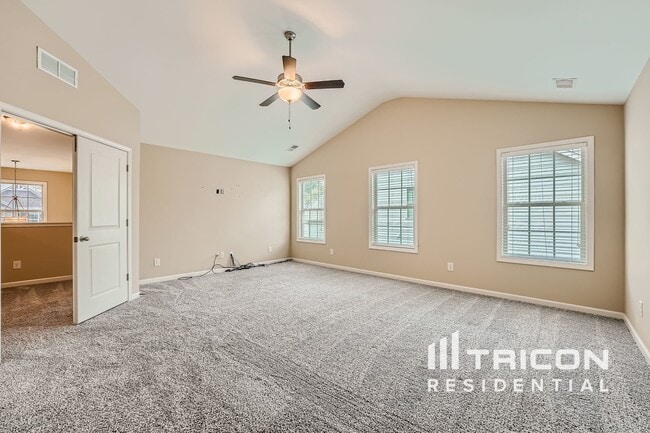 Building Photo - 328 Cliffhaven Cir