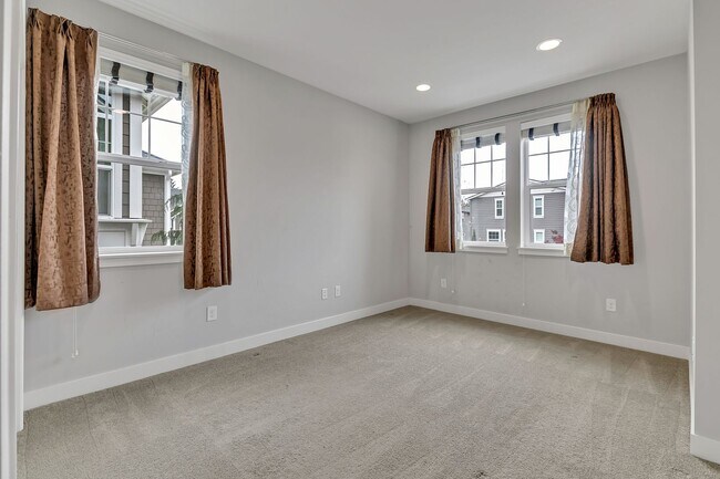 Building Photo - Sophisticated and Luxurious