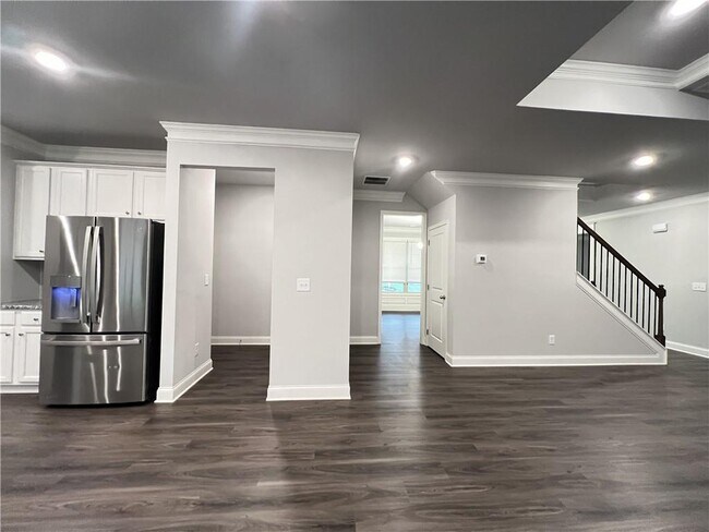 Building Photo - 4675 Silver Oak Dr SW
