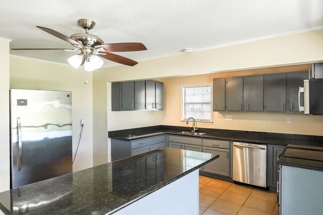 Building Photo - 24306 Romin Dr