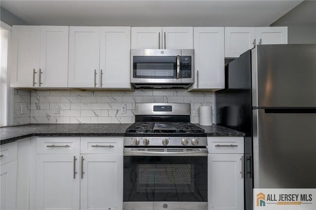 Building Photo - 305 Pershing Ave