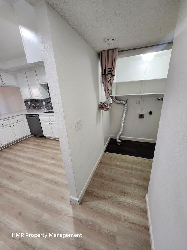 Building Photo - Beautiful 3-Bed, 3-Bath Condo in Prime Cla...