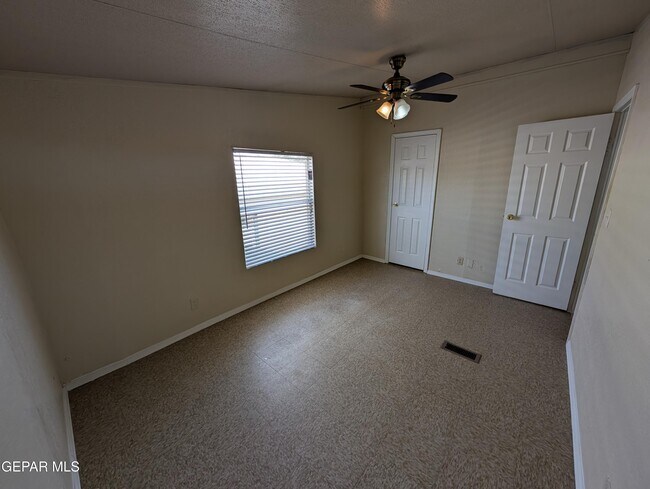 Building Photo - 10372 Manzana Rd