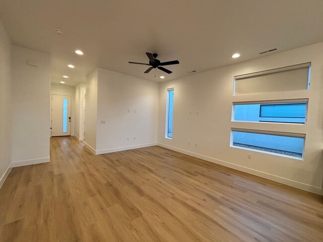 Building Photo - SPACIOUS PATIO HOME FOR RENT!