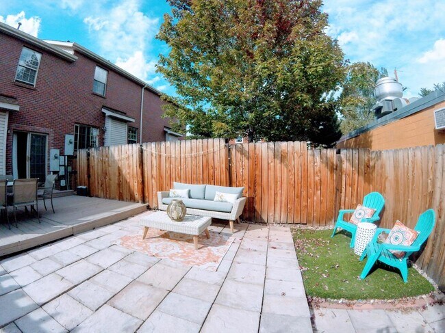 Back patio/deck - 2918 Yates St
