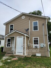 Building Photo - 204 1/2 E 2nd