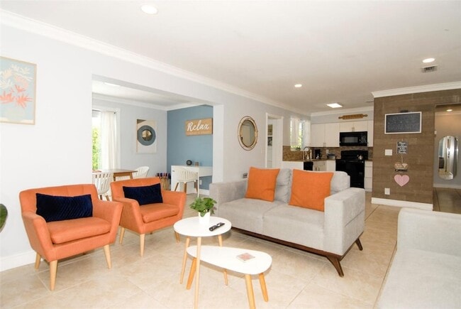 Building Photo - 21 NE 57th Ct