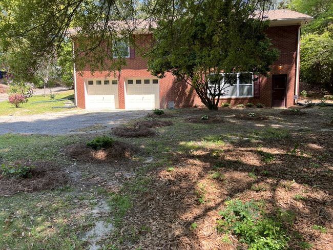 Building Photo - 2523 Mirror Lake Dr