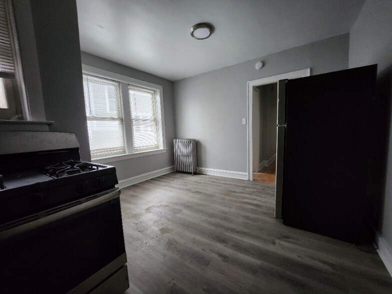 Building Photo - 5911 W Huron St