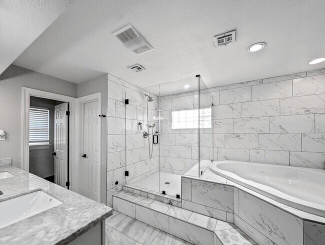 Building Photo - 3404 Lake Lynn Dr