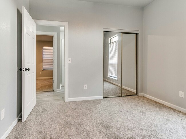 Building Photo - 5612 SE 87th St